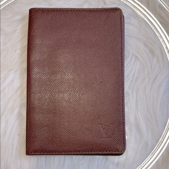 Louis Vuitton Porte 2 Cartes Vertical Brown Taiga Leather Card Case Holder - Picture 1 of 8